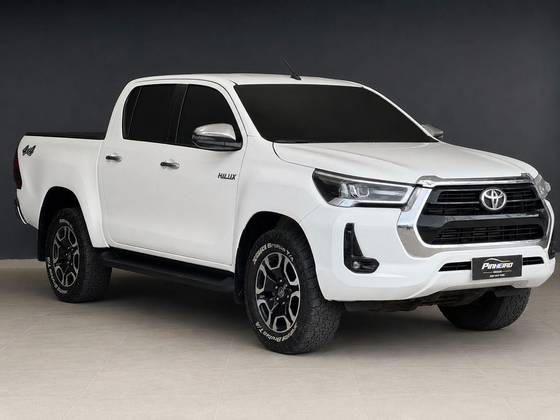TOYOTA HILUX 2.8 D-4D TURBO DIESEL CD SRV 4X4 AUTOMÁTICO